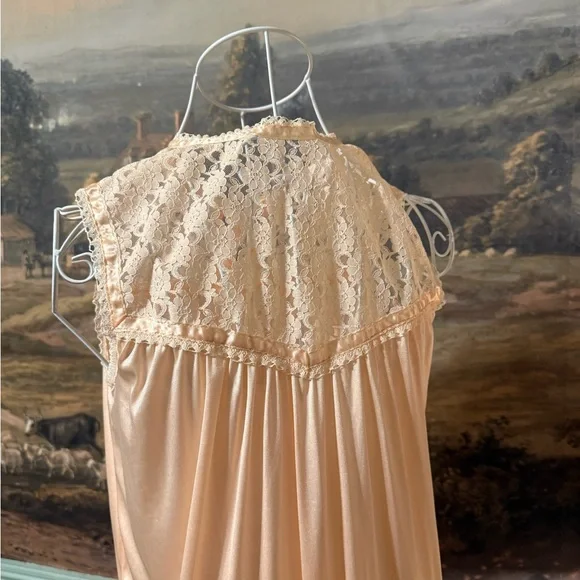 Vintage Peach Satin Lace Nightgown – Full Length – Romantic Cottagecore Lingerie